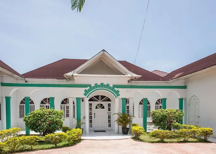Hotel near College: Diamond Villa Guest House