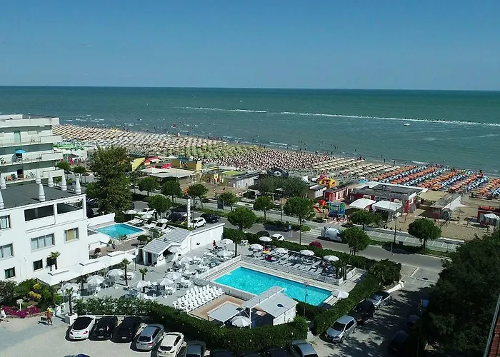 Hotel con piscina: Hotel Promenade Universale
