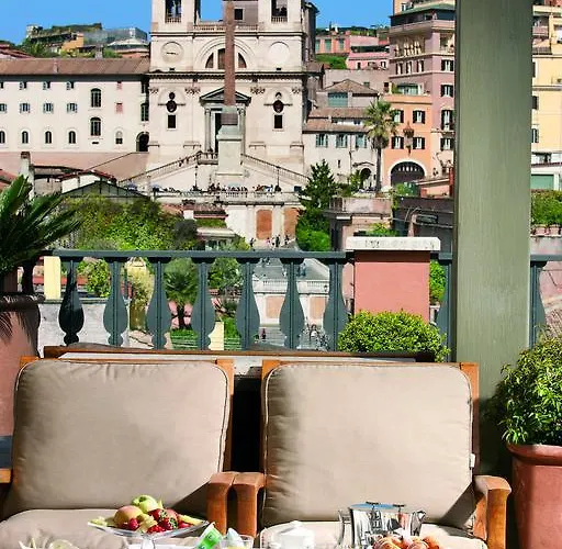 Pet Friendly hotel: Portrait Roma - Lungarno Collection