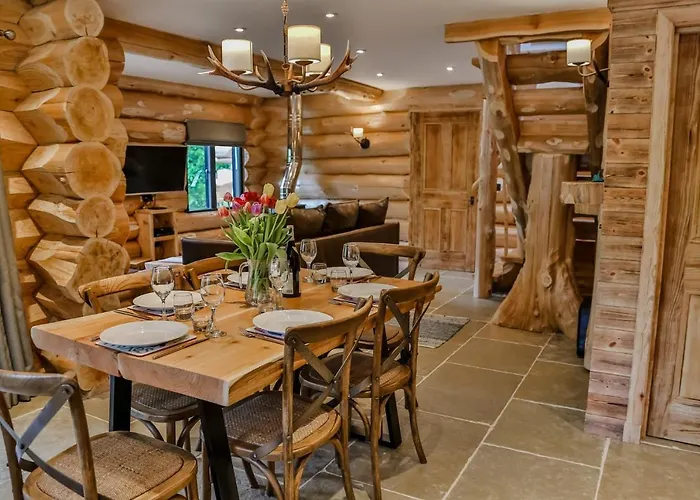 Pet Friendly hotel: Cedar Lodge