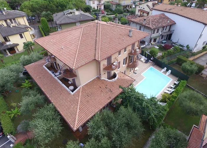 Hotel con piscina: Hotel Chiara