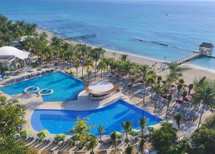 Beach hotel: Residences At The Fives