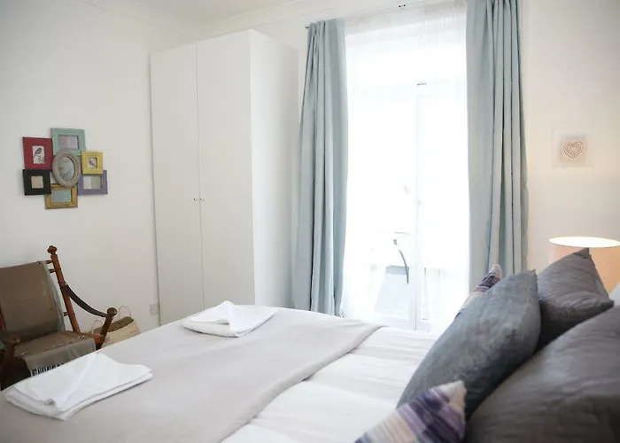 Vacation rental: Beautiful One Bedroom Apartment Walking Distance To Paddington And Hyde Park