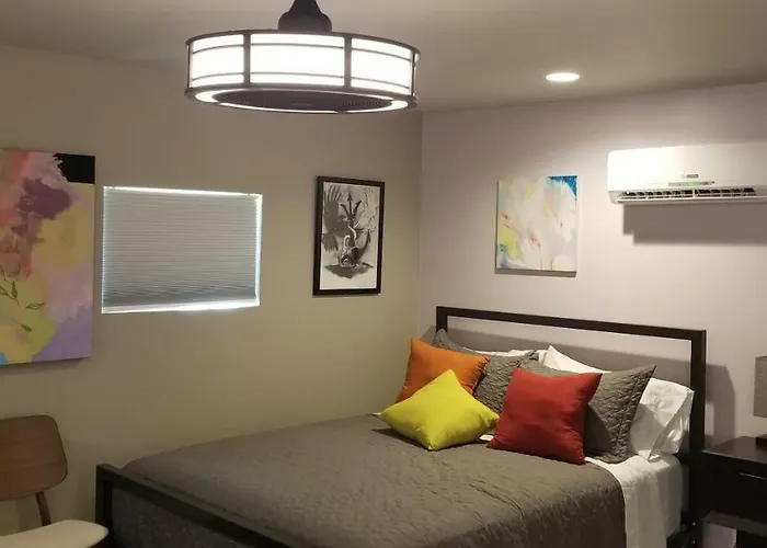Best Little Guesthouse In Melrose! New Listing!