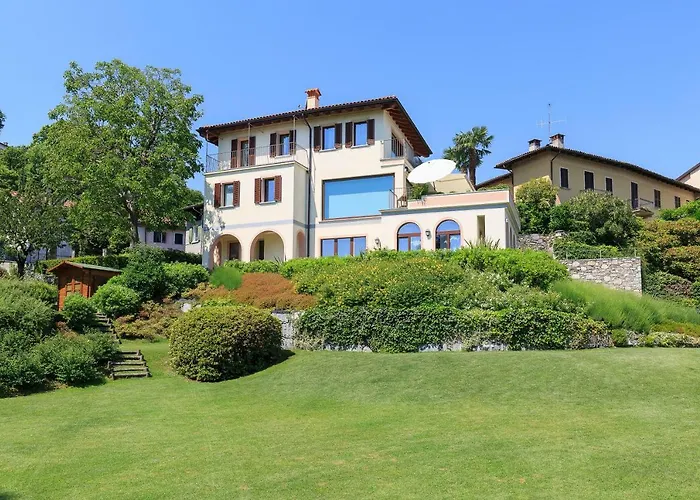 Rubino Con Giardino E Jacuzzi Vista