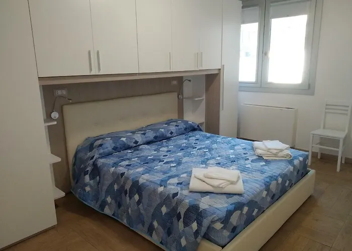 CAMERA BLU E BAGNO 2pers PARCHEGGIO