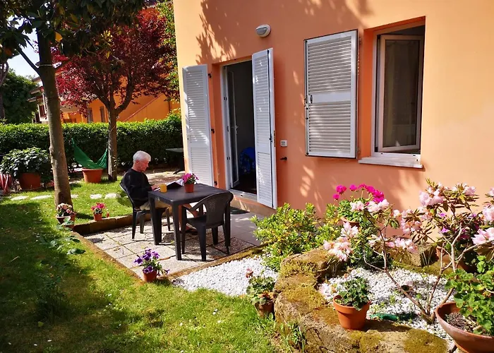 B&B: A Due Passi Dal Mare B&B